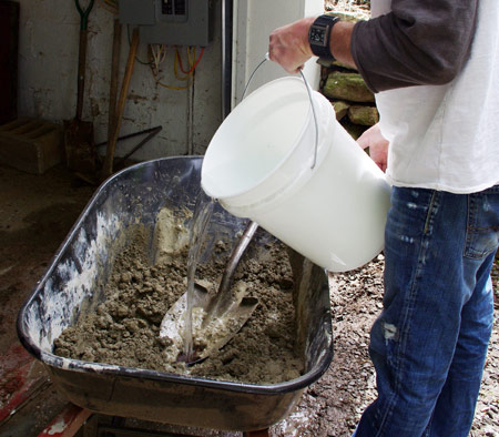 Добавляем воду в бетон правильно